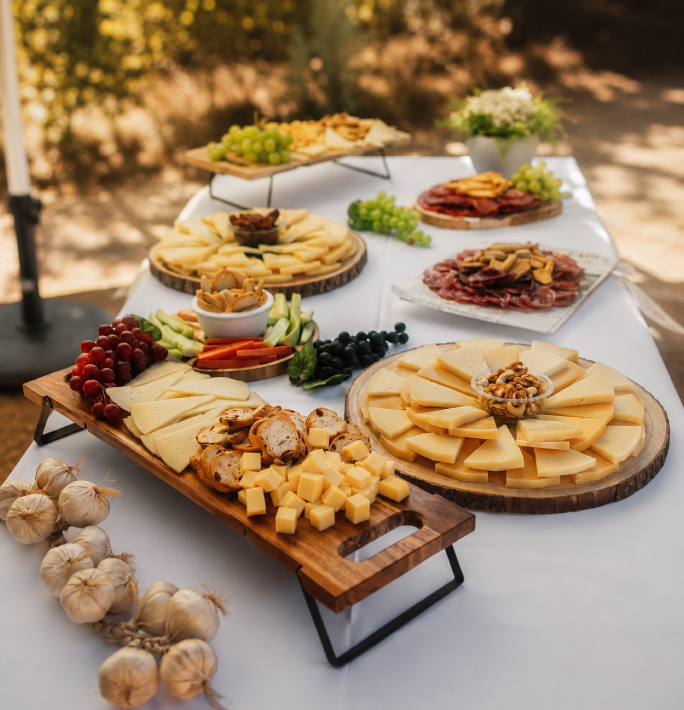 Córner gastronómico de quesos, embutidos y aperitivos